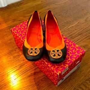 New in Box - Tory Burch Caroline flats size 6